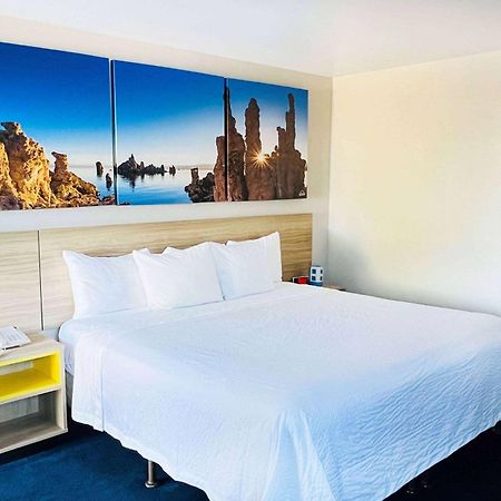 Days Inn By Wyndham Ridgecrest Near China Lake Naval Station Экстерьер фото