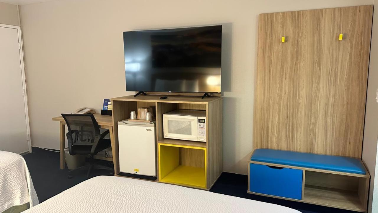 Days Inn By Wyndham Ridgecrest Near China Lake Naval Station Экстерьер фото